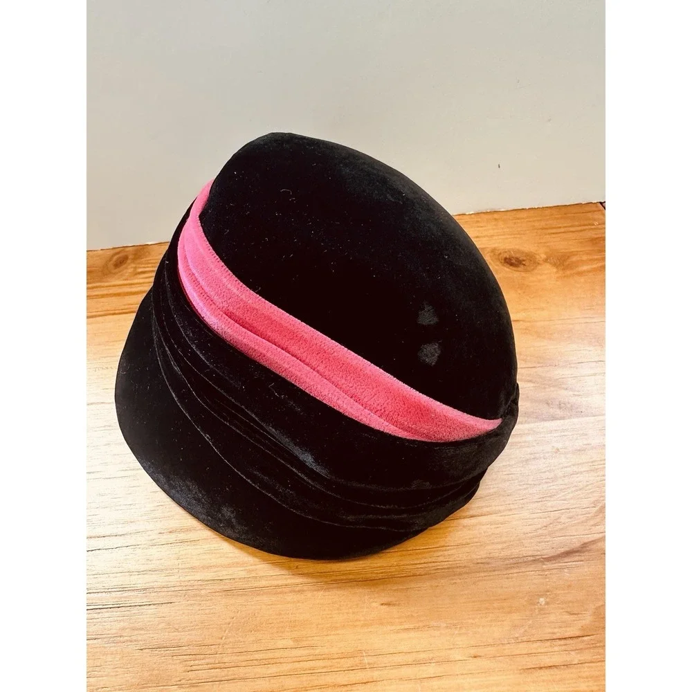 Womens Soft Black & Bright Pink Velvet 1960s Vintage Hat Pre-owned